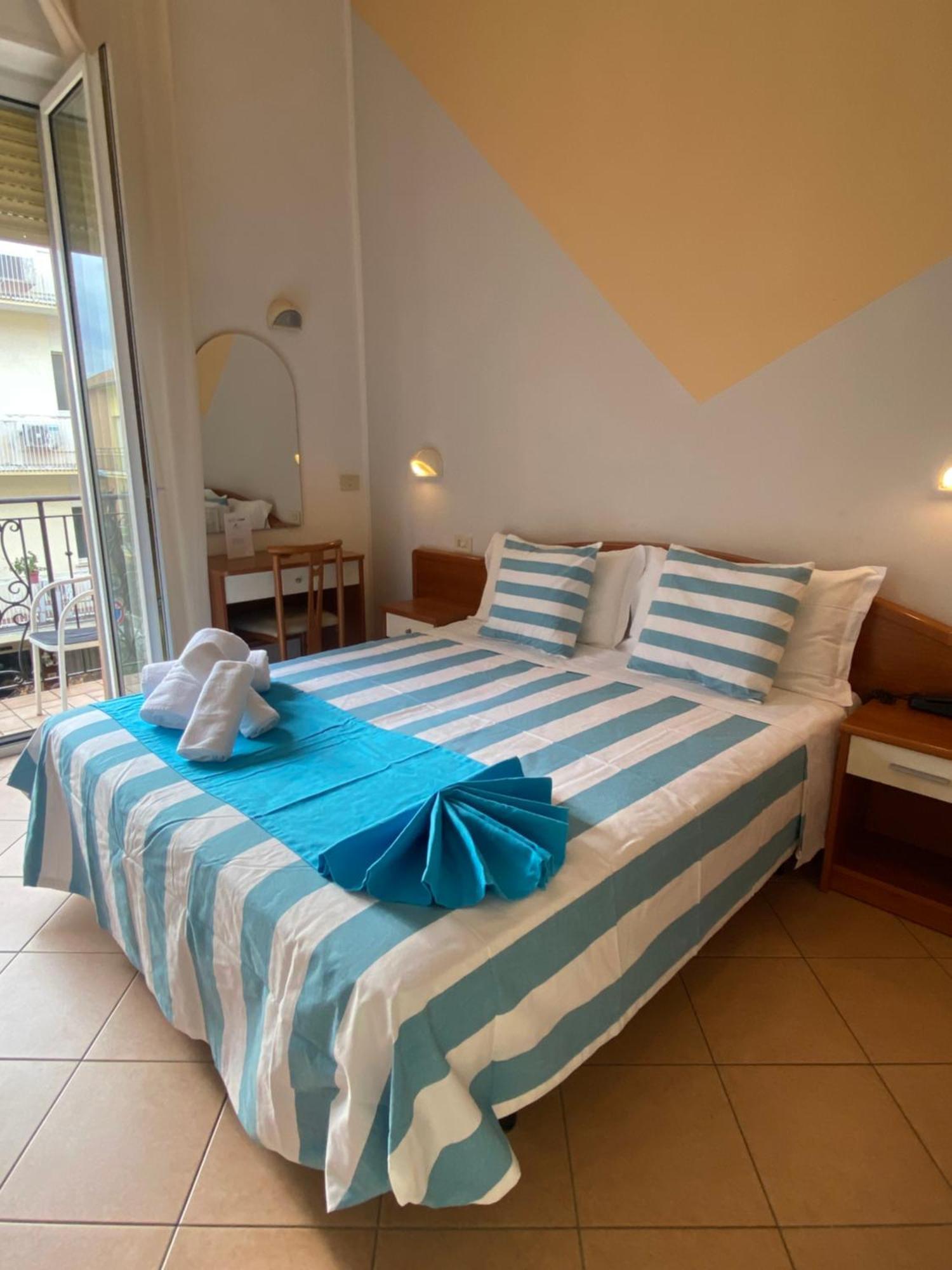 Hotel Villa Caterina Римини Экстерьер фото