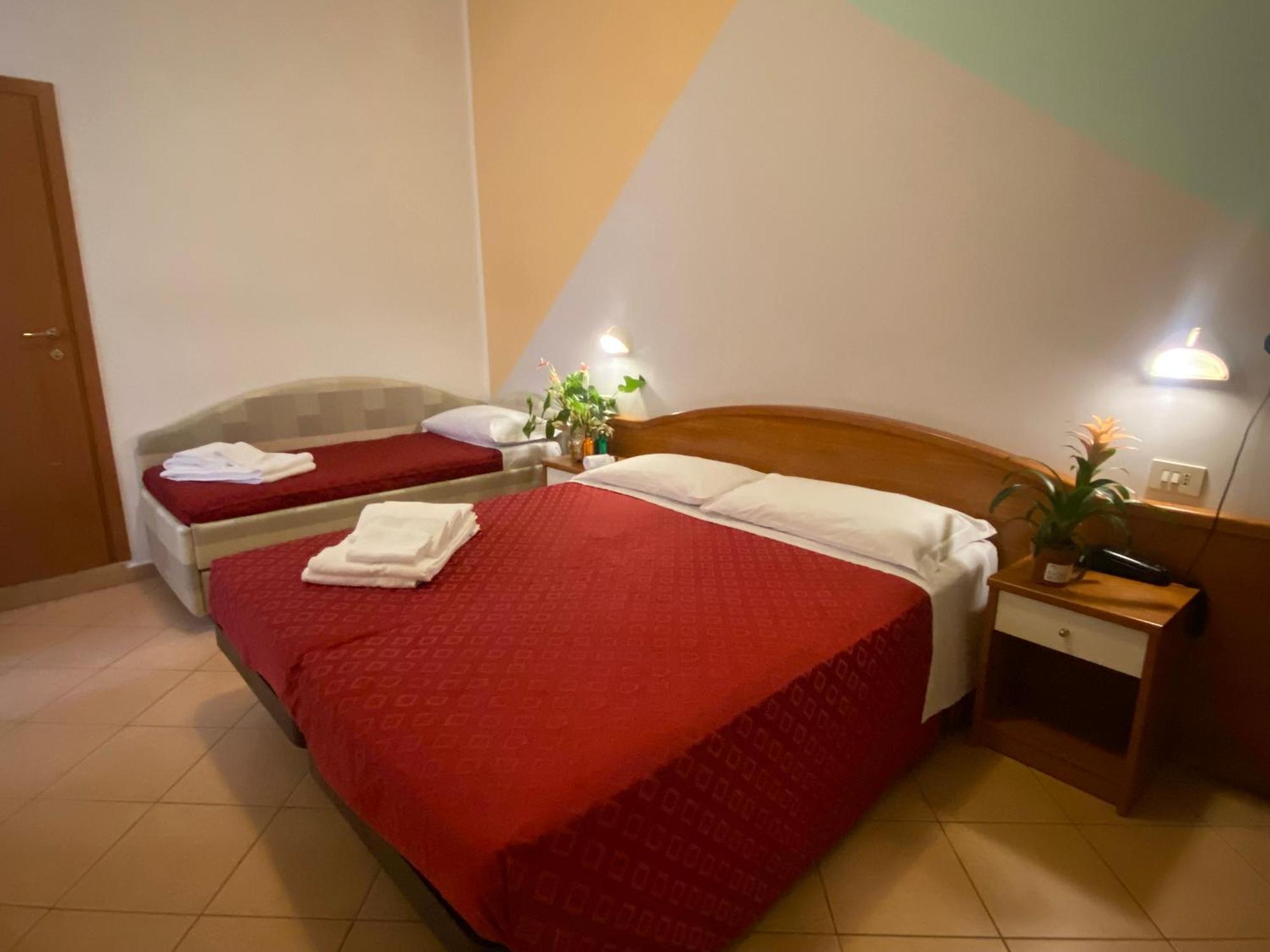 Hotel Villa Caterina Римини Экстерьер фото
