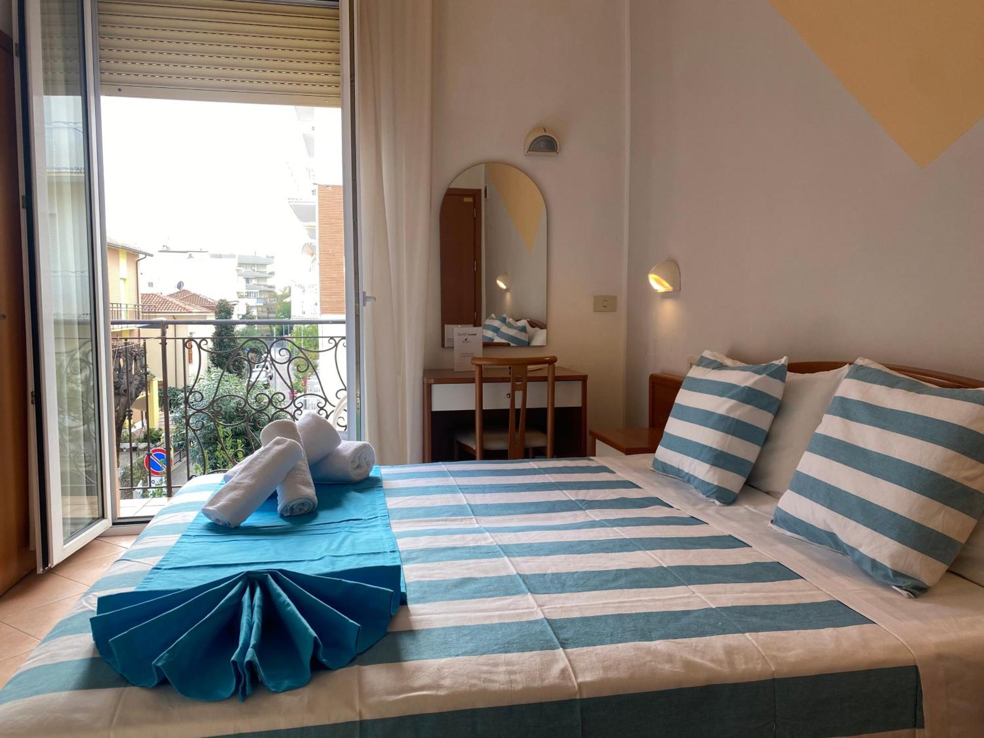 Hotel Villa Caterina Римини Экстерьер фото