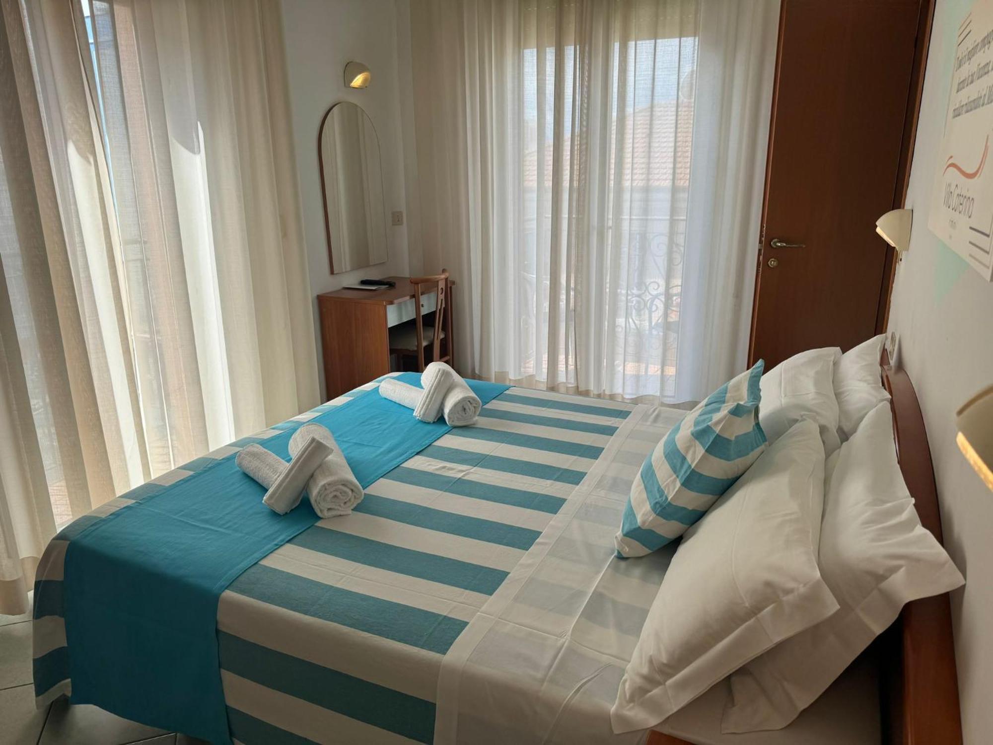 Hotel Villa Caterina Римини Экстерьер фото