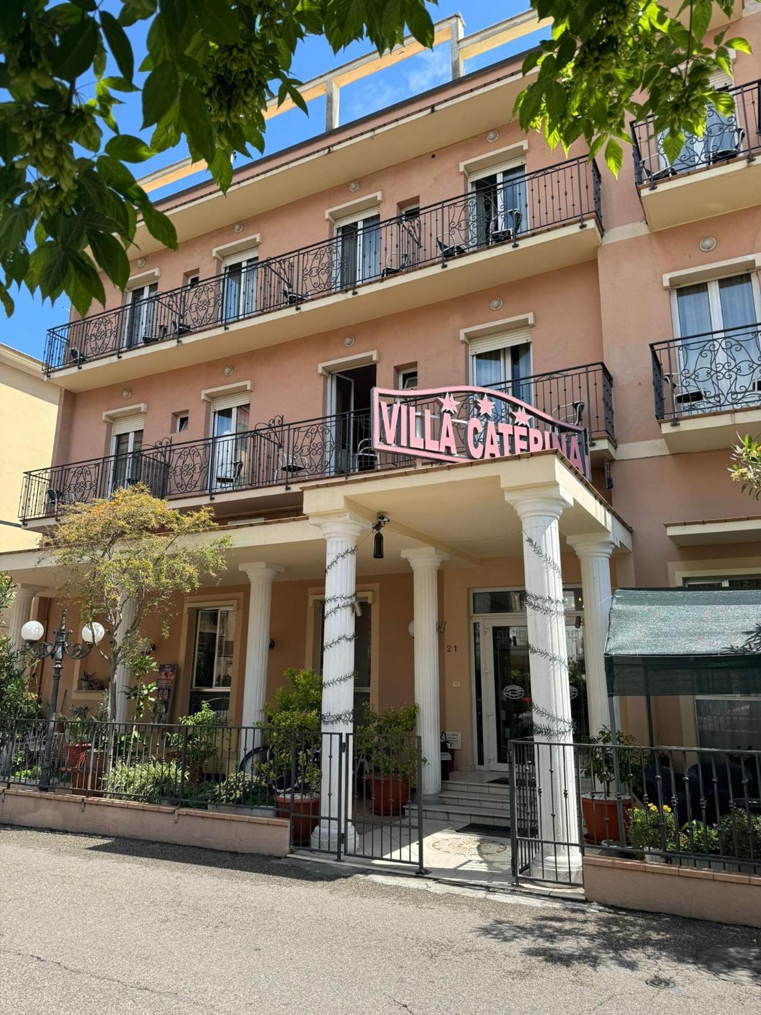 Hotel Villa Caterina Римини Экстерьер фото