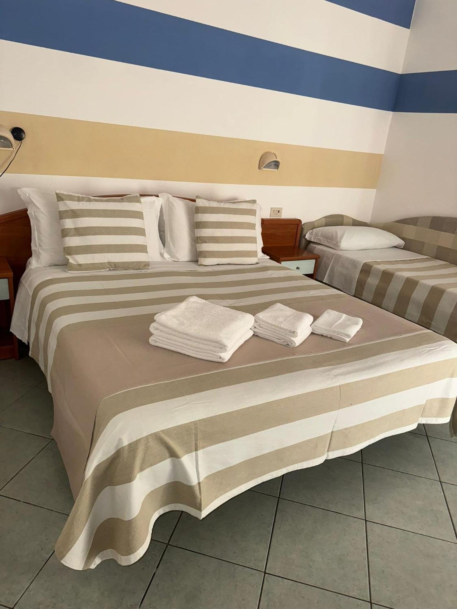 Hotel Villa Caterina Римини Экстерьер фото