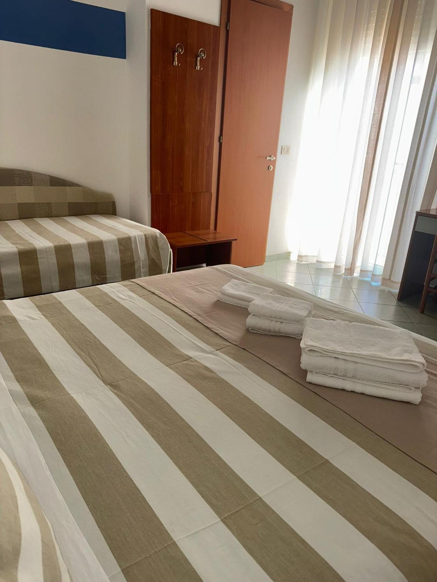 Hotel Villa Caterina Римини Экстерьер фото