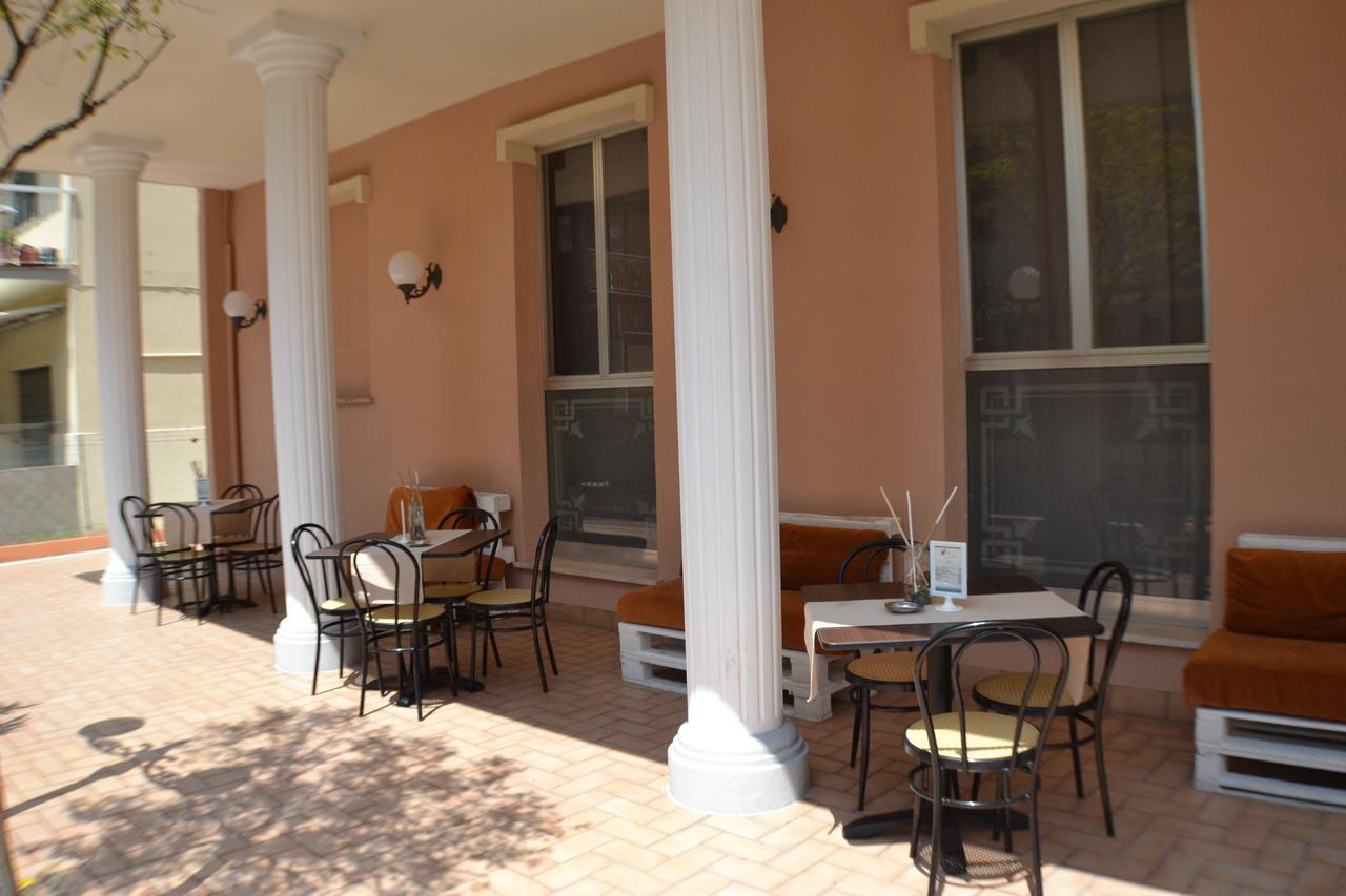 Hotel Villa Caterina Римини Экстерьер фото